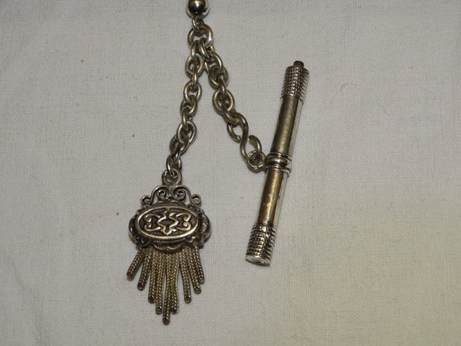 -BELLE CHAINE DE MONTRE A GOUSSET EN ARGENT Poinçon Sanglier Clé FIXE     D