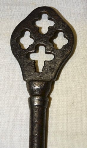 -BELLE CLE FER FORGE XVIIIe de COFFRE de MARIAGE ou COFFRET PANNETON  CROIX   D