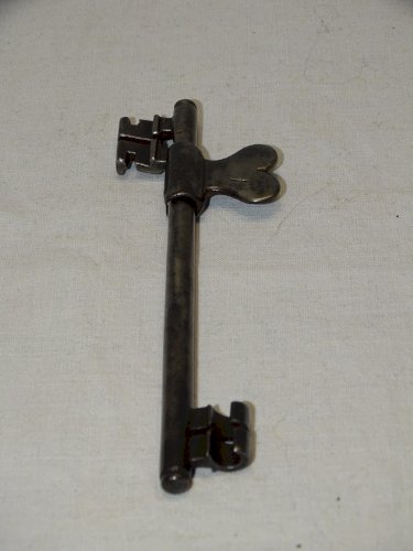 -BELLE CLE PAPILLON PASSE PARTOUT XVIII/XIXe Fer Forgé COLLECTION SERRURE    D