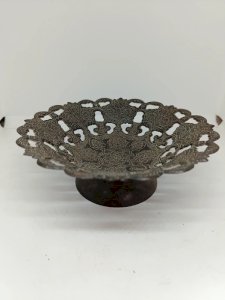 beautiful bowl with floral decoration in Indian or North African style made of bronze in good condition