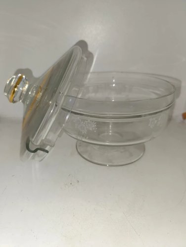 belle coupe avec couvercle en cristal à decir floral en bon etat
