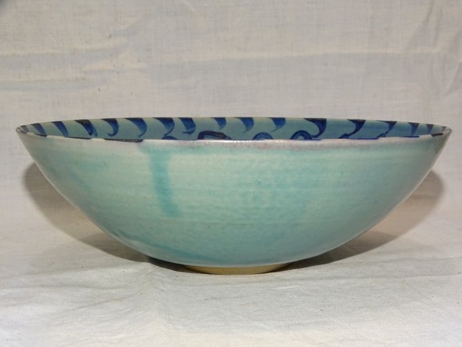 -BELLE COUPE CERAMIQUE VINTAGE SIGNEE d'un GRAND S à décor de VOLUTES BLEUES   D