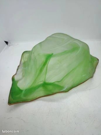 belle coupe en patte de verre à decor de feuille en bon etat