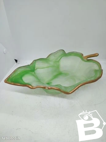 belle coupe en patte de verre à decor de feuille en bon etat
