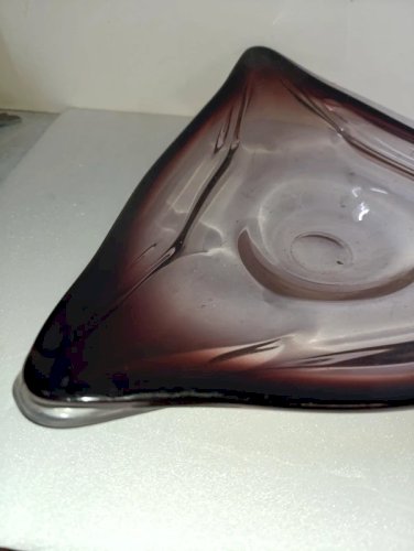 belle coupe en verre à degrade violet sans doute dorigine nordique en bon etat