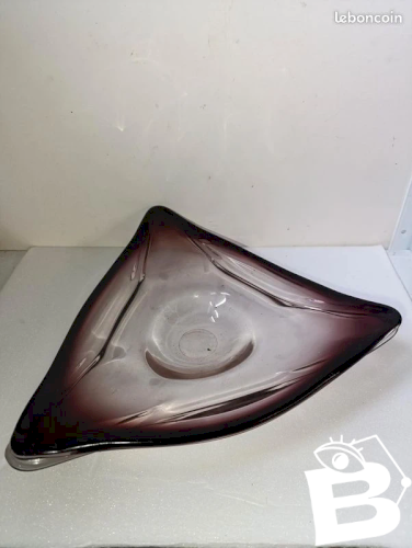 Belle coupe en verre à degrade violet sans doute dorigine nordique en bon etat