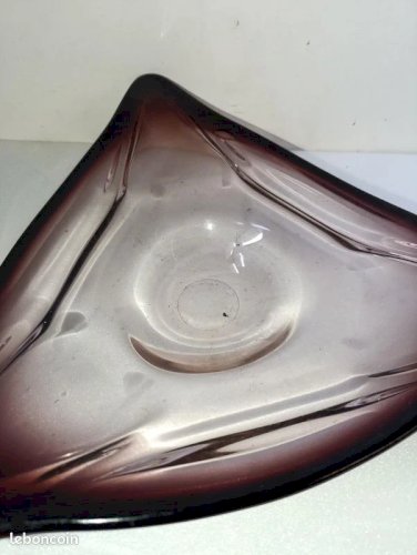 Belle coupe en verre à degrade violet sans doute dorigine nordique en bon etat