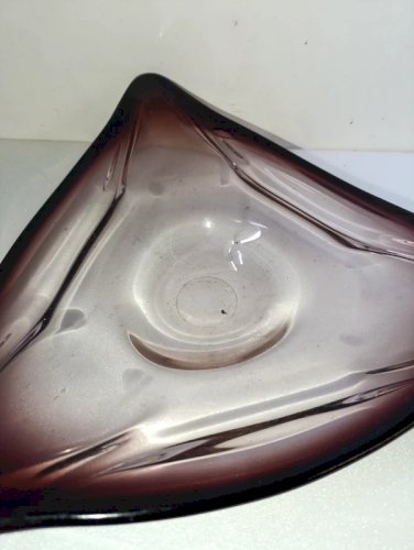 belle coupe en verre à degrade violet sans doute dorigine nordique en bon etat
