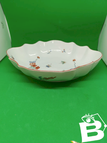 belle coupe /saladier en porcelaine de limoges decor main chantilly en bon etat