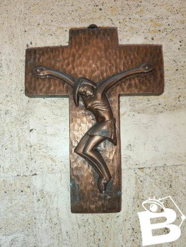 belle croix avec jesus ancienne en cuivre en bon etat