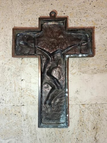 belle croix avec jesus ancienne en cuivre en bon etat