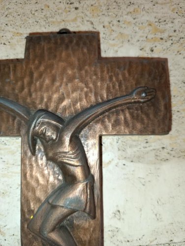belle croix avec jesus ancienne en cuivre en bon etat