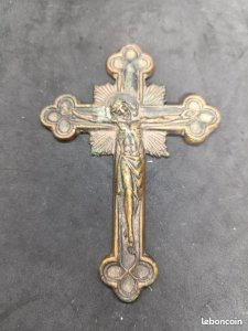 Beautiful bronze cross signed Max le Verrier in good condition.