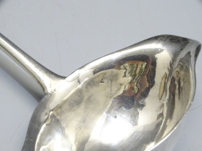 -BELLE CUILLERE A SAUCE ARGENT poinçon MINERVE TITRE 1 + ORFEVRE à DECHIFFRER  D