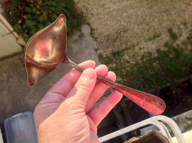 Belle Cuillère A SAUCE MAIGRE GRAS En métal argenté  à nettoyer