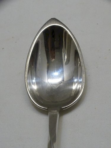 -BELLE CUILLERE ERCUIS A CONFITURE A COCKTAIL ou AUTRE METAL Argenté VITRINE  D
