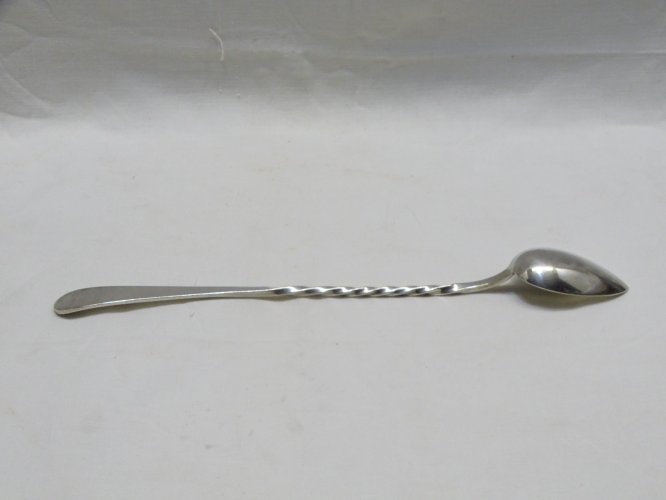 -BELLE CUILLERE ERCUIS A CONFITURE A COCKTAIL ou AUTRE METAL Argenté VITRINE  D