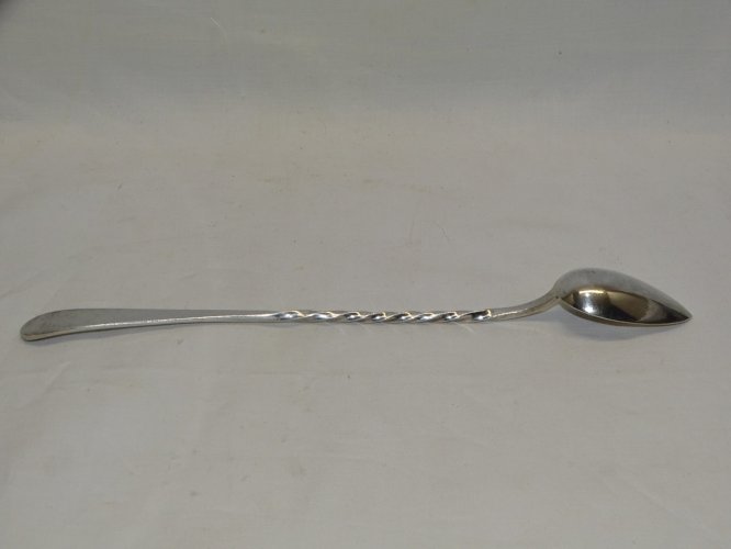 -BELLE CUILLERE ERCUIS A CONFITURE A COCKTAIL ou AUTRE METAL Argenté VITRINE  D