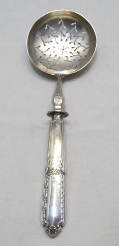 -BELLE CUILLERE SAUPOUDREUSE Style LOUIS XVI MANCHE Poinçon MINERVE   D