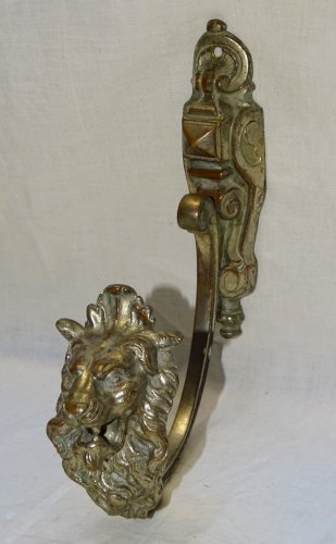 -BELLE EMBRASSE DE RIDEAU OU PATERE PORTE MANTEAU MURAL TETE de LION Argenté   D