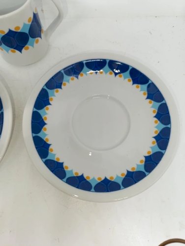 belle ensemble vintage de deux tasses , soucoupes et pot à lait porcelaine bavaria en bon etat