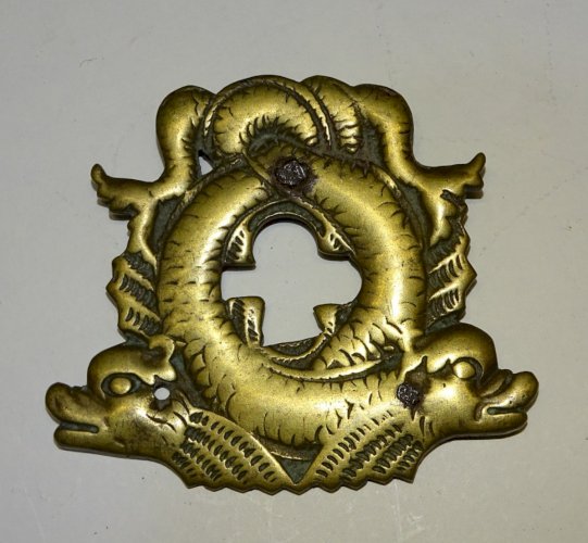 -BELLE ENTREE de SERRURE en BRONZE XVIIIe avec 2 DAUPHINS COLLECTION VITRINE  D