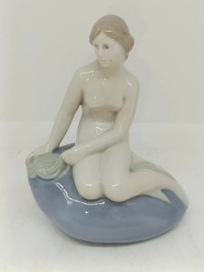 belle figurine en porcelaine la petite sirene par edvard eriksen en bon etat