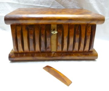 BEAUTIFUL LARGE BOX FAUX BOOK WITH SECRET COMPARTMENT for JEWELRY or OTHER ITEMS