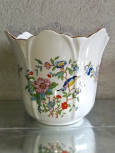 beautiful planter cache pot signed Aynsley Pembroke in good condition
