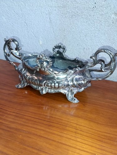 belle jardiniere de table avec son fond sans doute 19eme siècle en bon etat