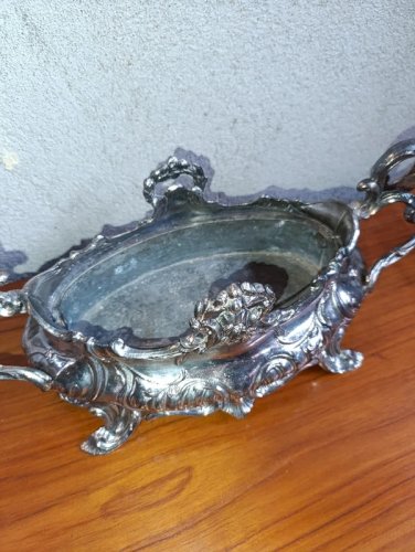 belle jardiniere de table avec son fond sans doute 19eme siècle en bon etat