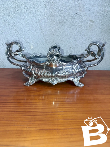 belle jardiniere de table avec son fond sans doute 19eme siècle en bon etat