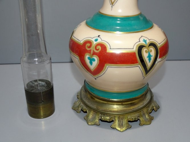 -BELLE LAMPE A PETROLE NAPOLEON III CORPS PORCELAINE PIED BRONZE & son VERRE   D