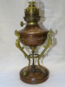 - BEAUTIFUL NAPOLEON III OIL LAMP IN BRASS AND BRONZE WITH ANTIQUE GLASS