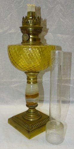 -BELLE LAMPE A PETROLE PIED BRONZE ET ONYX BOL COULEUR AMBRE  avec sa MECHE   D