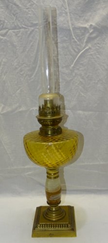 -BELLE LAMPE A PETROLE PIED BRONZE ET ONYX BOL COULEUR AMBRE  avec sa MECHE   D