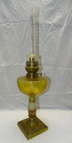 -BELLE LAMPE A PETROLE PIED BRONZE ET ONYX BOL COULEUR AMBRE  avec sa MECHE   D