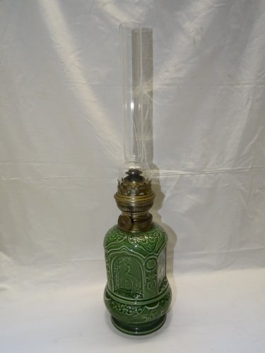 -BELLE LAMPE A PETROLE PIED PORCELAINE DE COULEUR VERTE VERRE ANCIEN CRISTAL  D