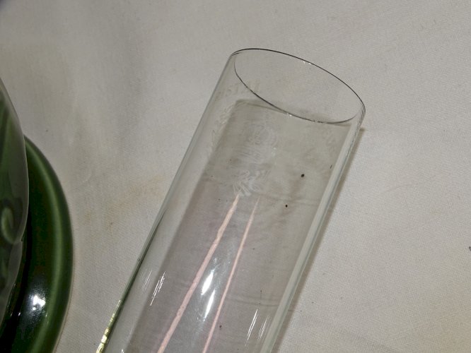-BELLE LAMPE A PETROLE PIED PORCELAINE DE COULEUR VERTE VERRE ANCIEN CRISTAL  D