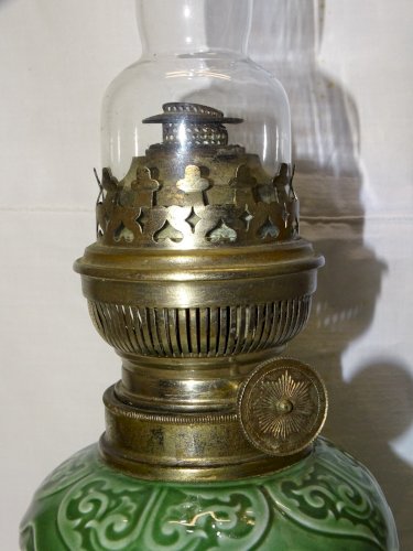 -BELLE LAMPE A PETROLE PIED PORCELAINE DE COULEUR VERTE VERRE ANCIEN CRISTAL  D