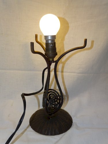 -BELLE LAMPE à POSER ART DECO Fer Forgé  JUS de GRENIER LAMPE d'APPOINT     D