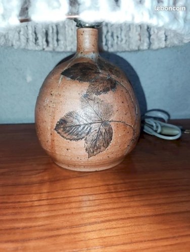 belle lampe datant des annees 80 signée colette szoslutz? en bon etat