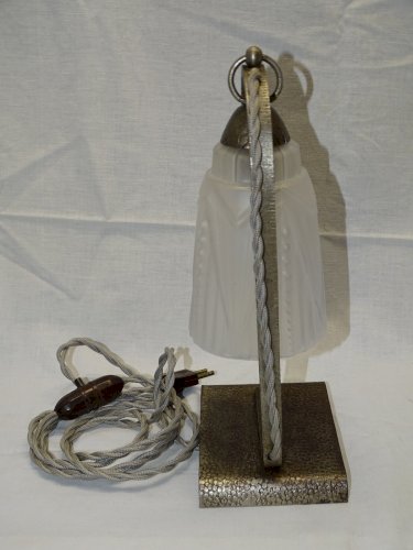 -BELLE LAMPE DE TABLE DE CHEVET ART DECO FER FORGE TULIPE VERRE Moulé       D