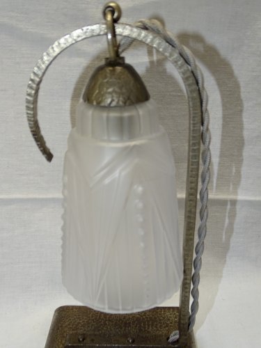 -BELLE LAMPE DE TABLE DE CHEVET ART DECO FER FORGE TULIPE VERRE Moulé       D