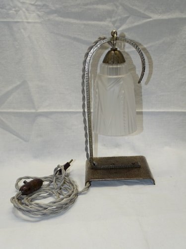 -BELLE LAMPE DE TABLE DE CHEVET ART DECO FER FORGE TULIPE VERRE Moulé       D
