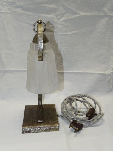 -BELLE LAMPE DE TABLE DE CHEVET ART DECO FER FORGE TULIPE VERRE Moulé       D