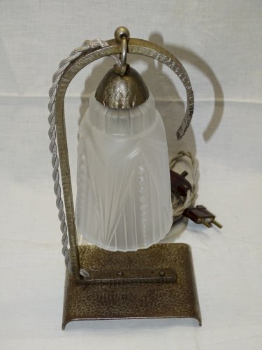 -BELLE LAMPE DE TABLE DE CHEVET ART DECO FER FORGE TULIPE VERRE Moulé       D