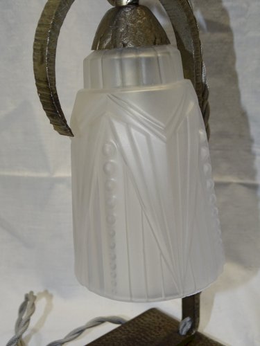 -BELLE LAMPE DE TABLE DE CHEVET ART DECO FER FORGE TULIPE VERRE Moulé       D