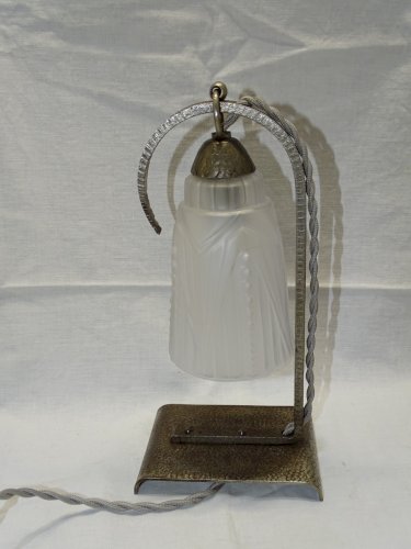 -BELLE LAMPE DE TABLE DE CHEVET ART DECO FER FORGE TULIPE VERRE Moulé       D