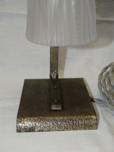 -BELLE LAMPE DE TABLE DE CHEVET ART DECO FER FORGE TULIPE VERRE Moulé       D